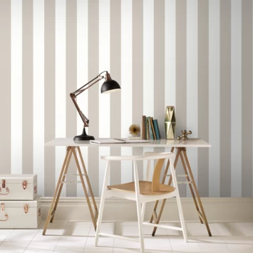 Superfresco Easy Vliesbehang Lynn Strepen Taupe-gebroken Wit 33-185 4 Superfresco Easy Vliesbehang Lynn Strepen Taupe-gebroken Wit 33-185 - Afbeelding 2